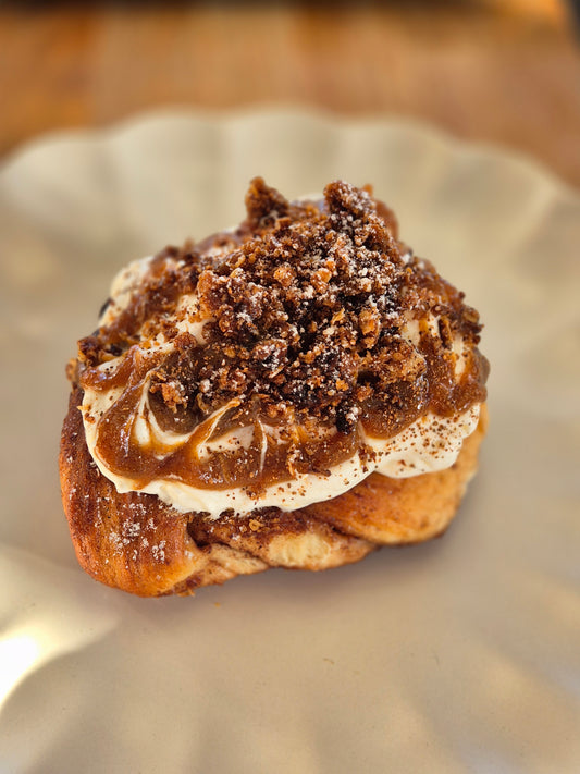 Kanelbolle m/ ostekrem: Pumpkin spice & havrekrunsj